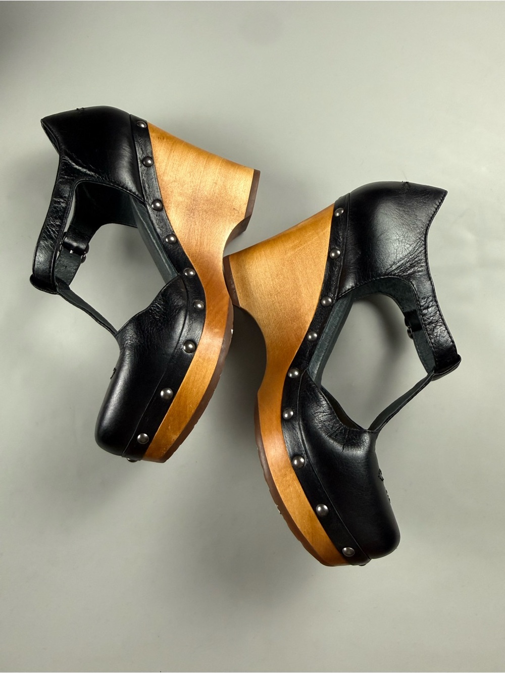 UGG Australia Chrissie T-Strap Wooden Clog Platform Heels Black Leather Womens 7 - Picture 2 of 10